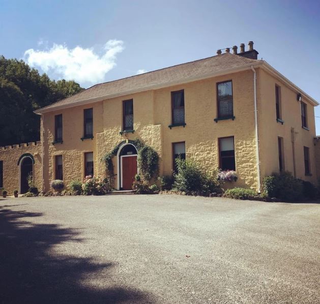 BALLYGLASS COUNTRY HOUSE